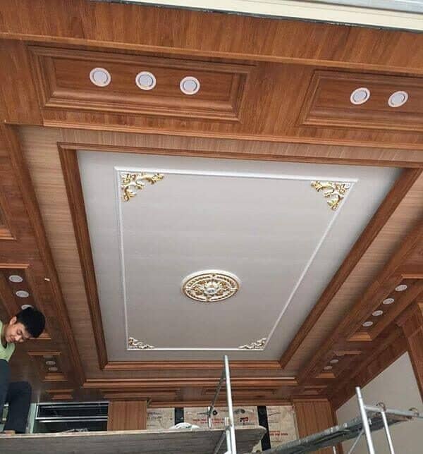 Thi công trần nhựa giả gỗ pvc và 27 mẫu trần nhựa giả gỗ đẹp nhất 2023 mẫu trần mới thi công đẹp long lanh