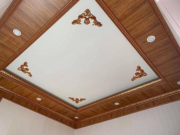 Thi công trần nhựa giả gỗ pvc và 27 mẫu trần nhựa giả gỗ đẹp nhất 2023 mẫu trần nhựa đẹp cho không gian phòng ngủ